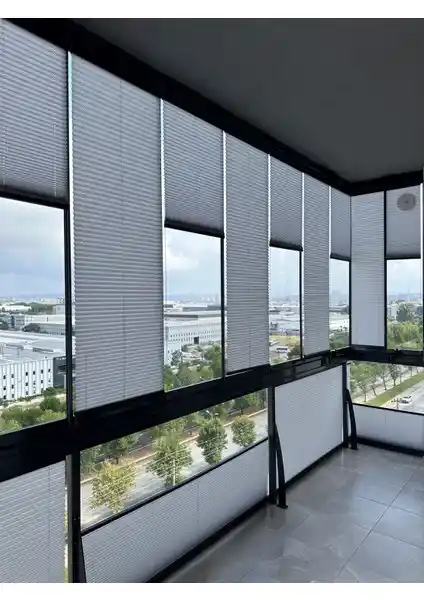 Blind-X Gri Plise Katlanır Cam Balkon Perdesi: Modern ve Dayanıklı Estetik Çözüm