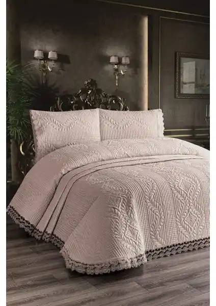 Çalışkan Çeyiz Evi Mikro Yatak Örtüsü 3 Parça: Estetik ve Konfor Sunan Modern Tasarım