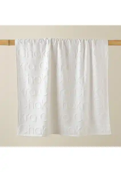 Chakra Logolu Beyaz Plaj Havlusu: Şıklık ve Konforu Bir Arada Sunan Modern Tasarım