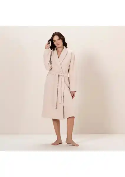 Chakra Zigzag Kadın Bornoz Bej: Şıklık ve Konforu Bir Arada Sunan Yüksek Kaliteli Tasarım