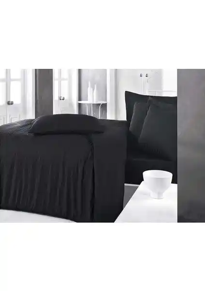 Clasy Çizgili Saten Çift Kişilik Nevresim Takımı: Şık ve Kaliteli Yatak Odası Dekorasyonu