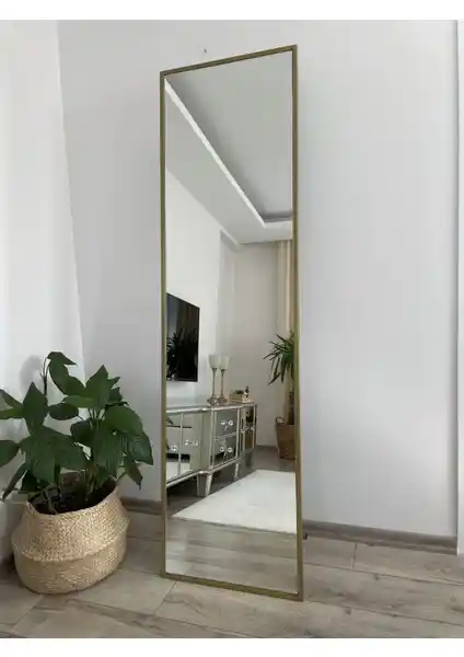 Effe Yapı Dekor Gold Metal Çerçeveli Dikdörtgen Boy Aynası Modern ve Dayanıklı Tasarımıyla Öne Çıkar