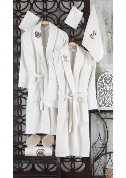 Güvenal Rüya 10 Parça Aile Bornoz Seti: Yüksek Kalite ve Şık Tasarım Detaylarıyla Konfor