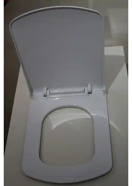 Hakersan Yavaş Kapanan Kare Klozet Kapağı Modern Tasarımı ve Kolay Montajı ile Öne Çıkıyor