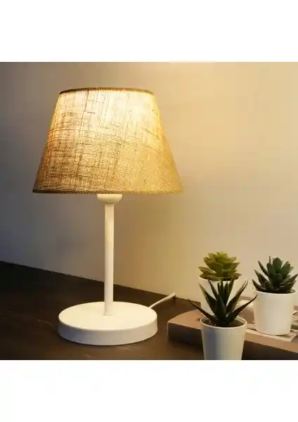 Homing Beyaz Gövdeli Kumaş Başlıklı Abajur: Estetik ve İşlevselliğin Modern Bir Buluşması