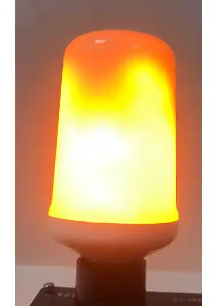 Horoz Alev Ampulü Üç Kademe Alev Efekti ile Dekorasyon ve Atmosfer Yaratma