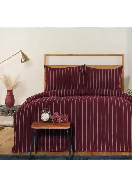 Karaca Home Vella Bordo Çift Kişilik Yatak Örtüsü: Şıklık ve Konforun Birleşimi