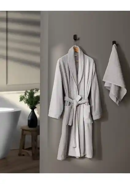 Madame Coco Avril Şalyaka Unisex Bornoz Seti: Konfor ve Şıklık Sunan Dayanıklı Pamuk Tasarımı