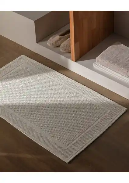 Madame Coco Banyo Paspası Ekru: Şık ve Konforlu Banyo Dekorasyonu İçin Ideal Seçenek