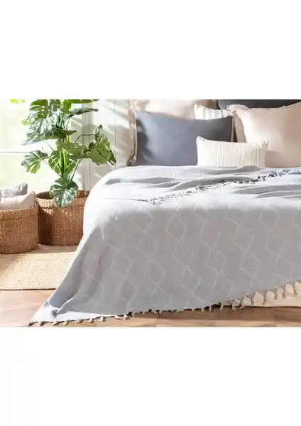 Madame Coco Basıle Çift Kişilik Gri Yatak Örtüsü Modern ve Şık Tasarım