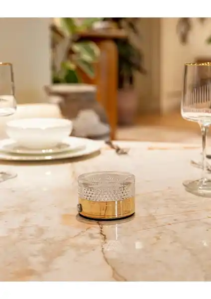 Madame Coco Claire Dokunmatik Abajur: Modern ve Şık Tasarım ile Kullanışlı Aydınlatma Çözümü