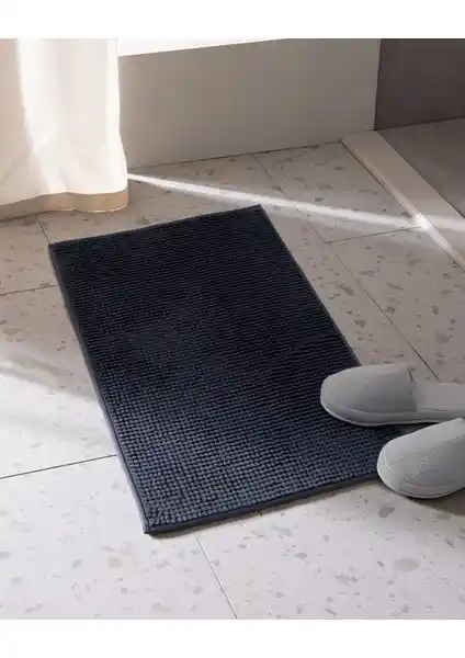 Madame Coco Conques Koyu Mavi Banyo Paspası Şıklık ve Güvenlik Sunar