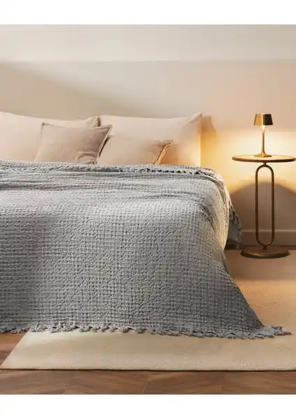 Madame Coco Mulette King Size Gri Yatak Örtüsü Estetik ve Dayanıklı Tasarımıyla Öne Çıkıyor