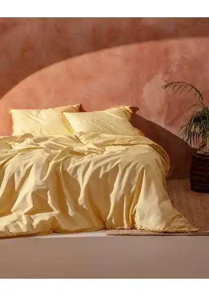 Madame Coco Sona King Size Püsküllü Nevresim Takımı Sarı Renk ile Şıklık ve Konfor Sunar