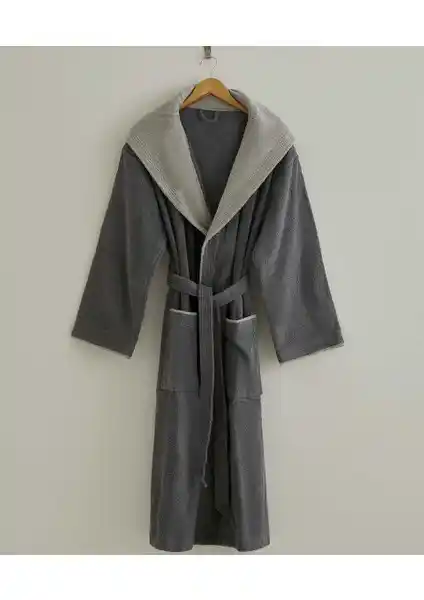 Maisonette Hera Bornoz: Yüksek Emicilik ve Şıklığı Bir Arada Sunan Pamuklu Tasarım