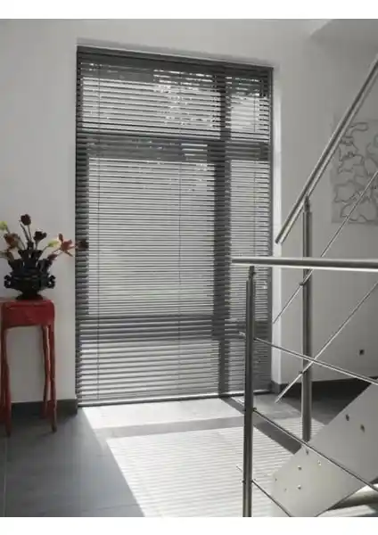 Metal Jaluzi 25 Mm ile İç Mekanlarda Işık ve Mahremiyet Kontrolü Sağlayan Modern Çözüm