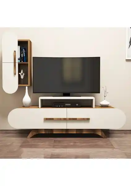 Modern Ceviz-Ekru TV Ünitesi ve Duvar Raflı Tasarımıyla Oturma Odalarına Şıklık Katar