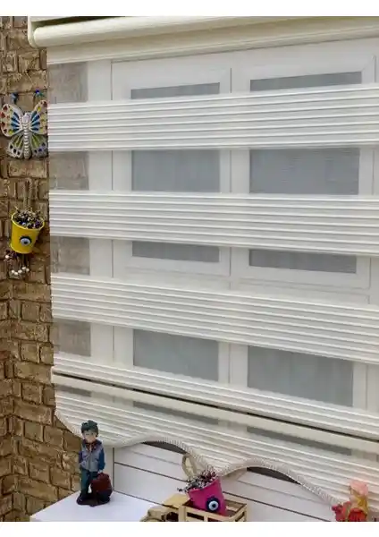 Modern ve Şık Geniş Plise Zebra Stor Güneşlik Perde - Dayanıklı ve Kolay Montajlı Tasarım