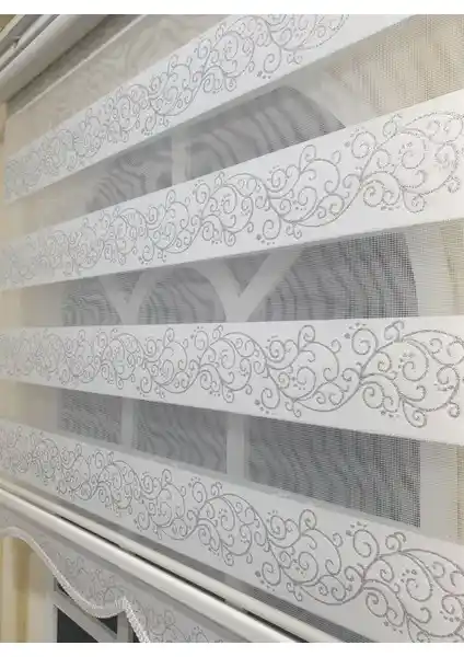 Modern Zebra Stor Perde Sarmaşık Deseni Gümsüş Detaylı Uzun Ömürlü Tasarım