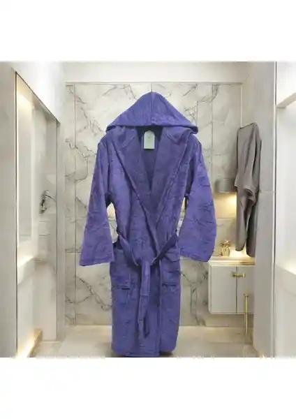 MySoft Home Kadife Kapüşonlu Bornoz: Konfor ve Şıklığın Birleştiği Ev Giyim Seçeneği