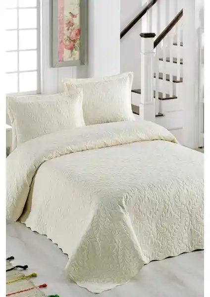 Örtüm Ivy Krem Çift Kişilik Microfiber Kapitone Yatak Örtüsü: Şıklık ve Konforun Buluşması