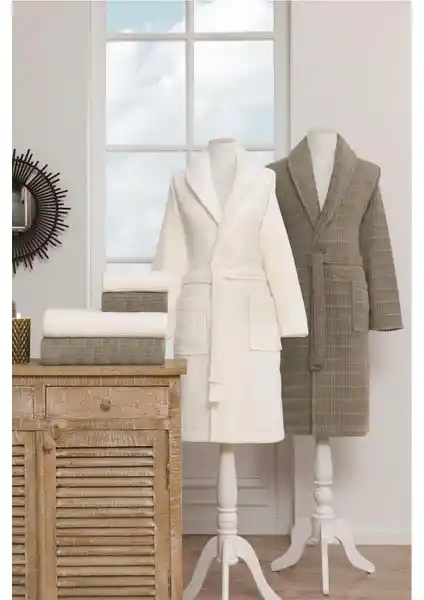 Özdilek Land Aile Bornoz Seti: Yüksek Kalite ve Konfor Sunan Aile Banyo Seti