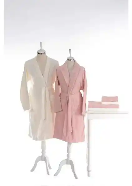 Özdilek Orkide Güpürlü Aile Bornoz Seti: Şıklık ve Konforun Bir Arada Olduğu Ürün