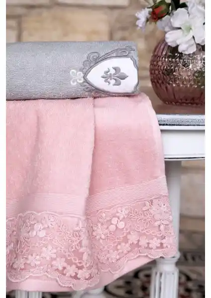 Özdilek Wedding Aile Bornoz Seti: Şık ve Konforlu Ev Tekstili Çözümü