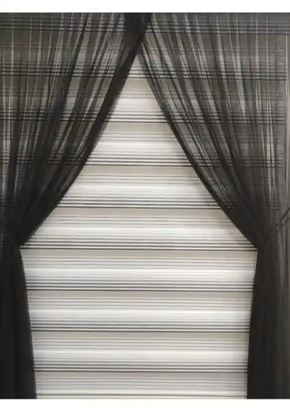 Perhal Siyah Desensiz Petek Zemin ve Modern Tül Perdeler ile Şık Dekorasyon