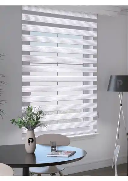 Perle Pleksiteli Kar Beyazı Rengi Zebra Perde: Estetik ve Fonksiyonellik Bir Arada