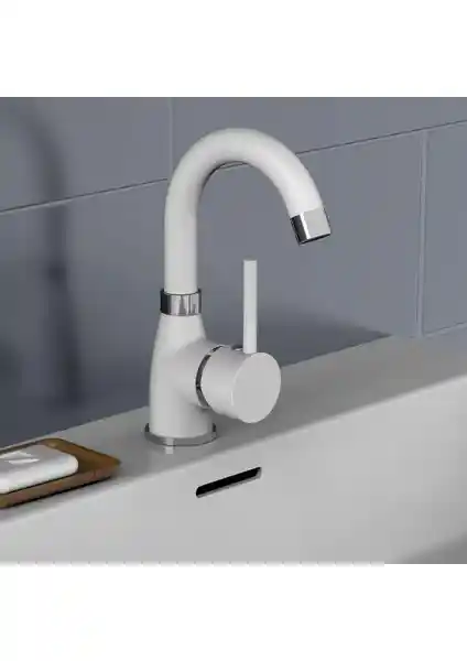 Sar<dı>cı Siyah Krom Mutfak Lavabo Bataryası: Şık ve Dayanıklı Tasarım Özellikleri