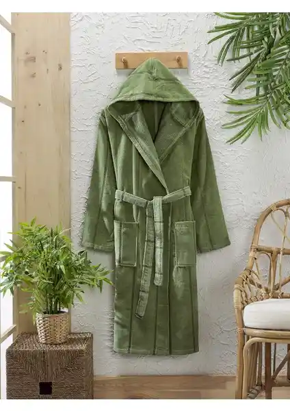Semecca Lara Yeşil Kadife Kapüşonlu Unisex Bornoz: Şık ve Konforlu Ev Giyim Seçeneği