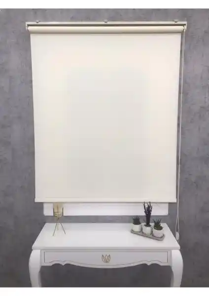 Story Perde Düz Krem Güneşlik Stor Perde: Modern ve Fonksiyonel Tasarım Çözümü