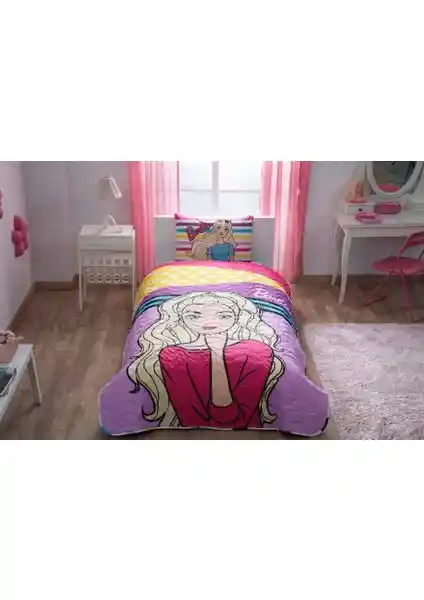 Taç Lisanslı Barbie Dream Yatak Örtüsü Seti: Çocuklar İçin Renkli ve Eğlenceli Dekorasyon Seçeneği