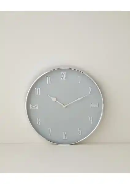 Verna Plastik Duvar Saati: Modern ve Şık Tasarımıyla Dekorasyonunuza Zarif Dokunuş