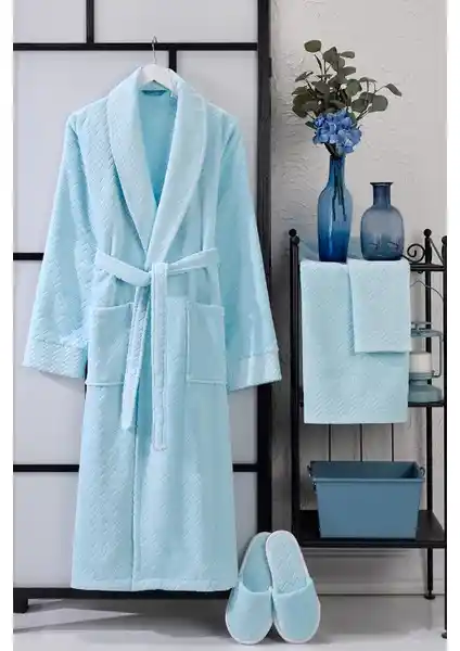 Vevien Home 4 Parça Ansaaj Açık Mavi Kadife Jakarlı Bornoz Takımı Detaylı İnceleme