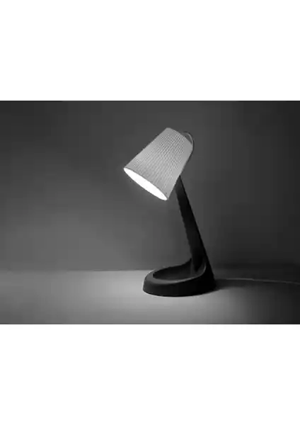 Zita Genç Masa Lambası: Modern Tasarım ve İşlevselliği Bir Arada Sunan Pratik Çözüm