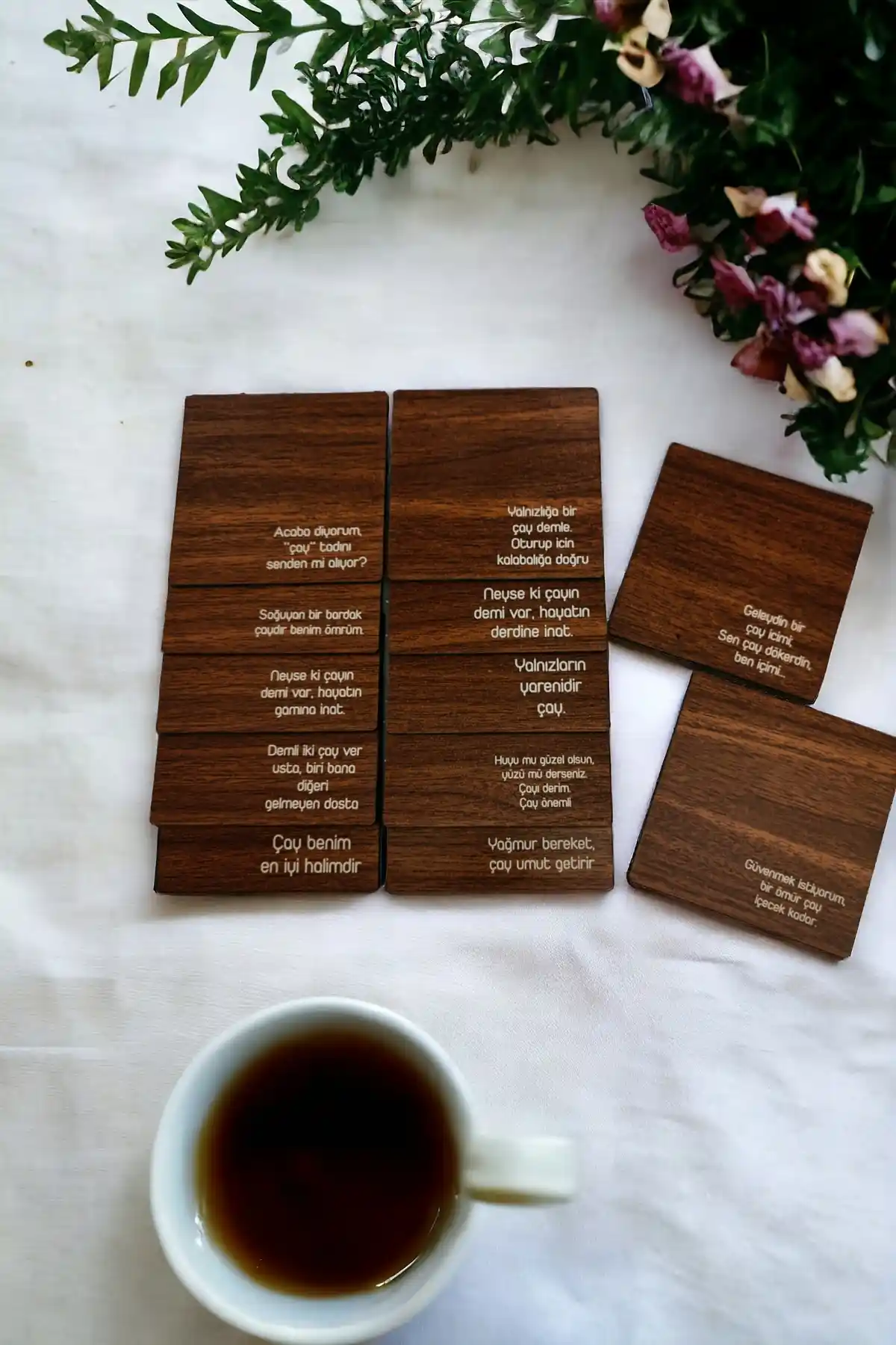 Ahşap Kare Çay Sözleri Yazılı Bardak Altlığı Seti Estetik ve Dayanıklı Tasarım