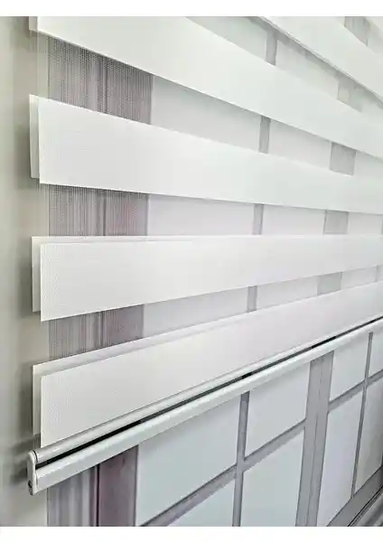 BBB Zebra Stor Perde Beyaz MZ507: Modern ve Dayanıklı Ev Dekorasyonu Perdesi