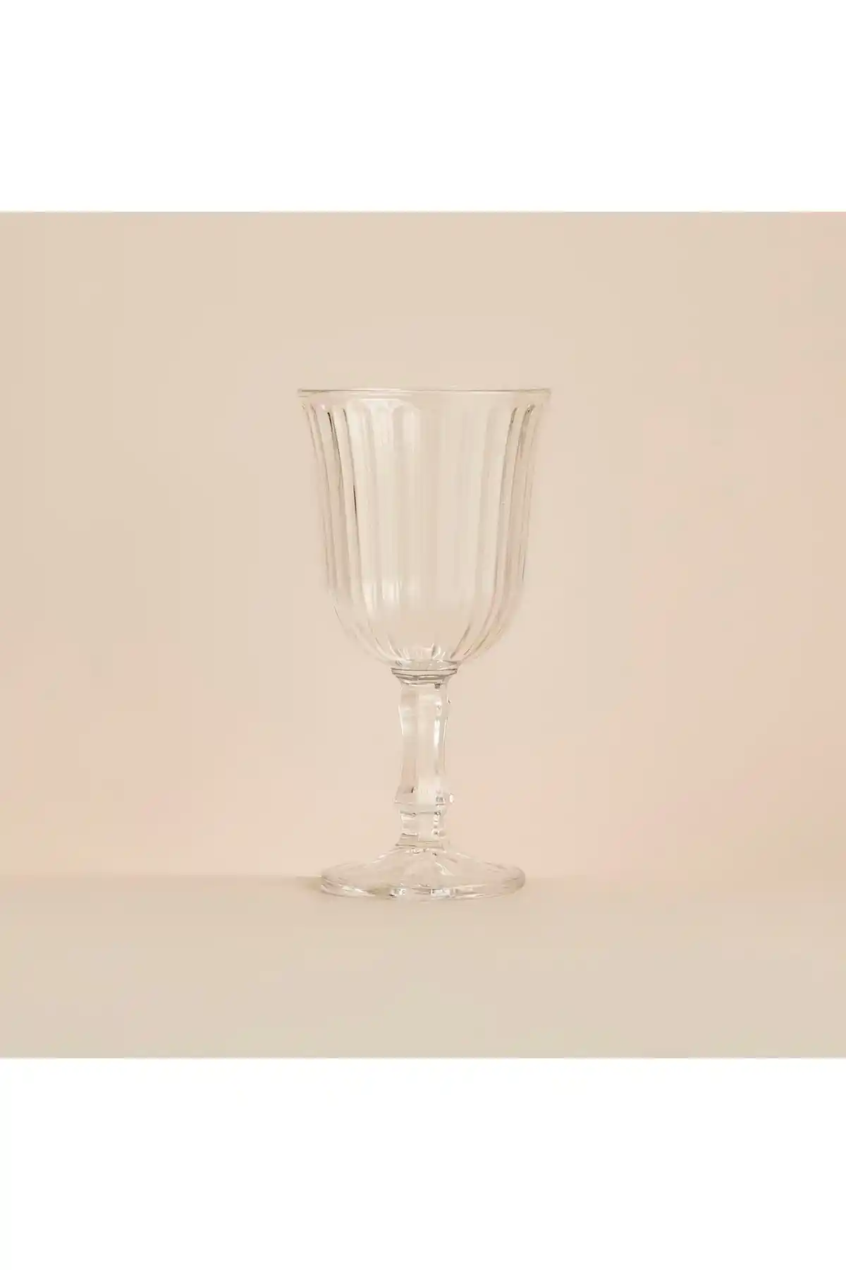 Bella Maison Line Kadeh 240 cc – Şık ve Dayanıklı Cam Kadeh Tasarımı