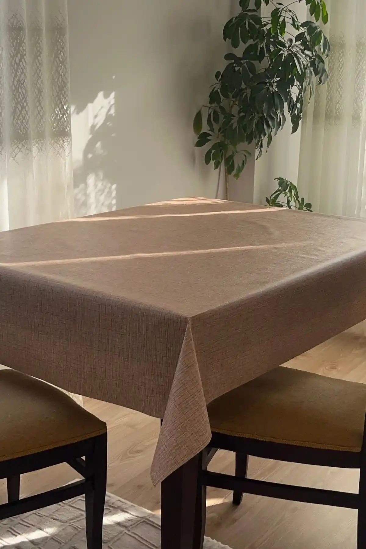 Decorekor Astarlı Silinebilir Hijyenik PVC Masa Örtüsü: Şık ve Dayanıklı Koruma Çözümü