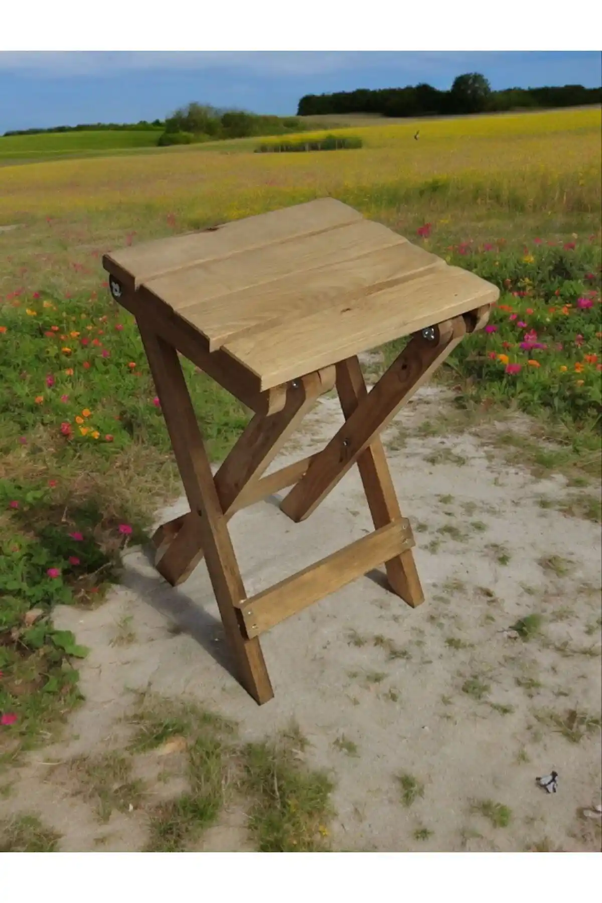 Doğal Ahşap Katlanabilir Kamp Taburesi: Estetik ve Dayanıklı Dış Mekan Oturma Çözümü