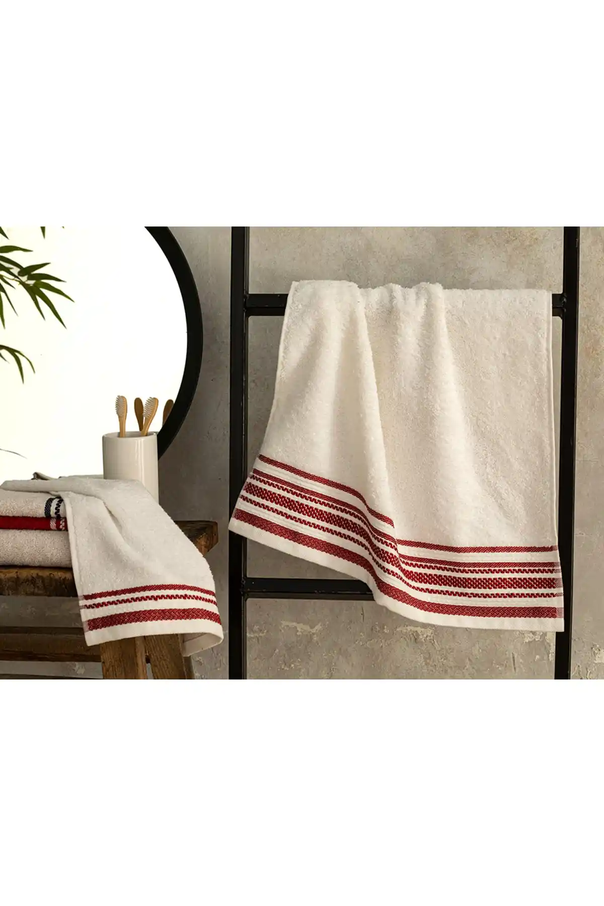 English Home Polka Dot Pamuklu Yüz Havlusu: Şık ve Dayanıklı Banyo Aksesuarı