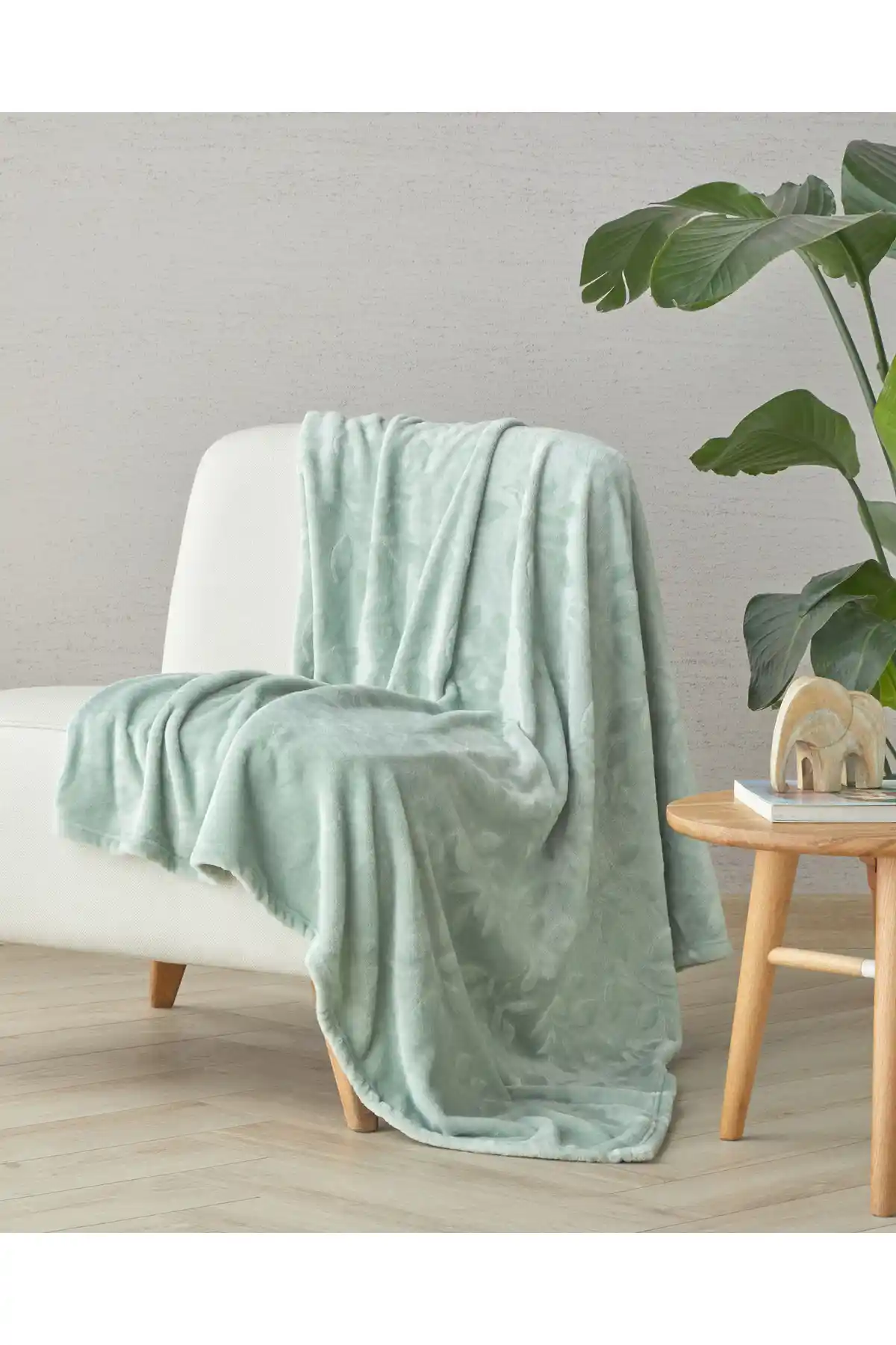 English Home Ramona Jakarlı Supersoft TV Battaniyesi: Modern ve Şık Ev Tekstili Ürünü