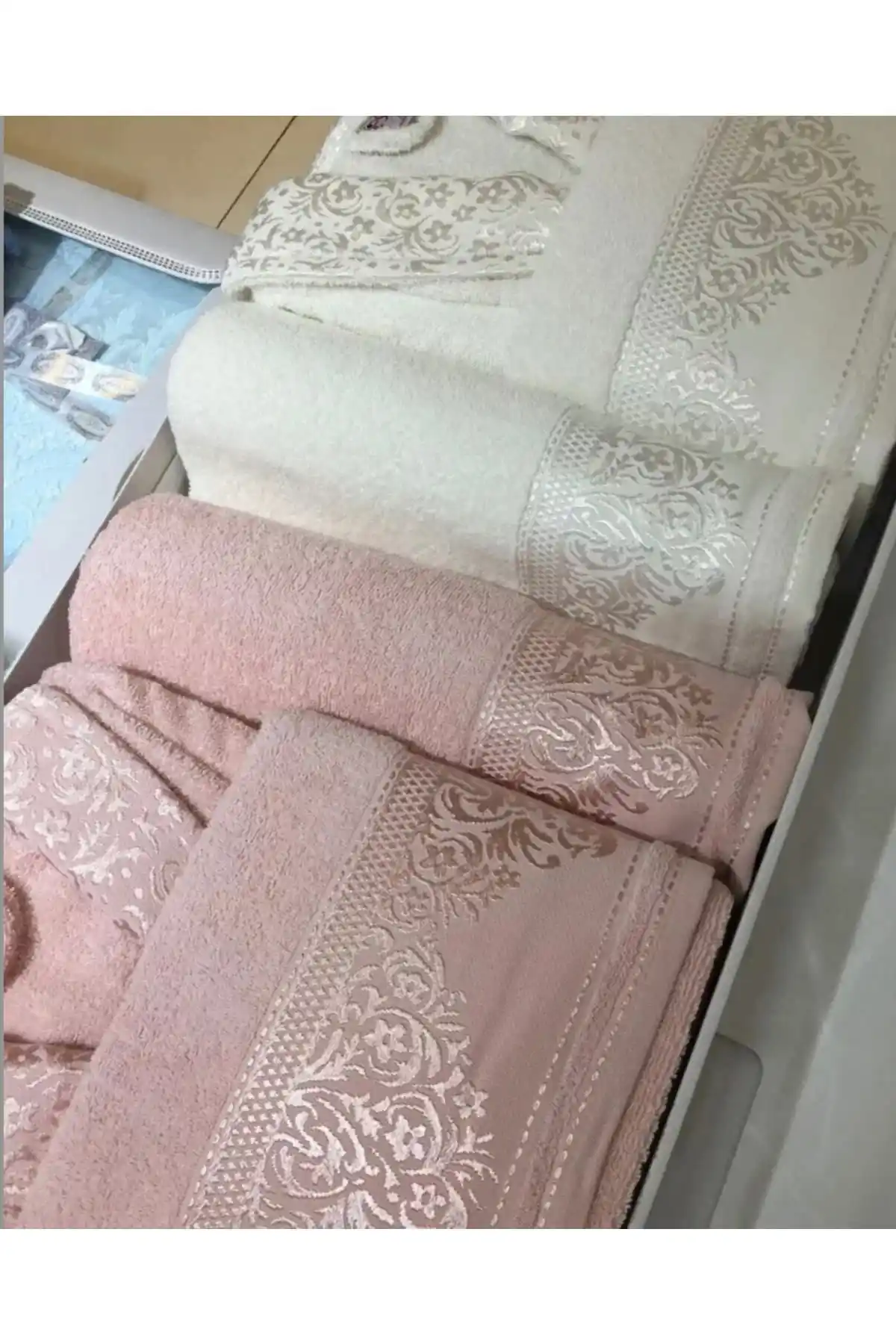 Fiesta Unisex Pamuk Aile Bornoz Seti: Konfor ve Şıklığın Mükemmel Buluşması