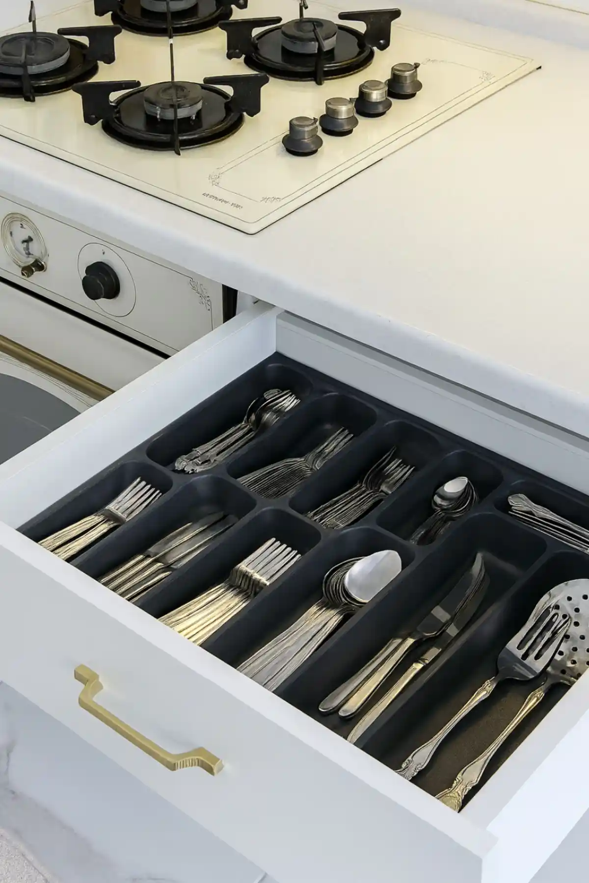 FULLAKS Netaks Çekmece İçi Kaşıklık: Modern ve Dayanıklı Mutfak Depolama Çözümü