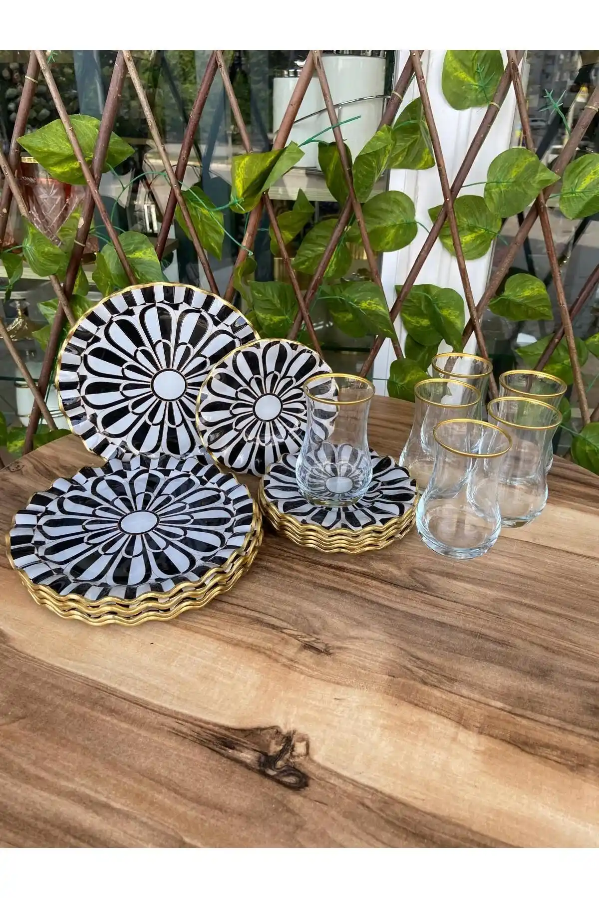 GÜRCÜGLASS Çay Keyfi Papatya Seti 18 Parça Cam Çay Takımı Estetik ve Dayanıklı Tasarım