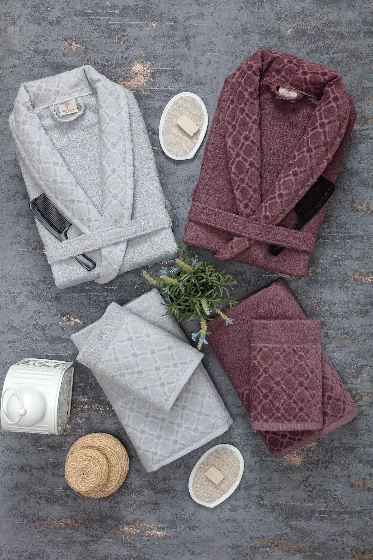 Güvenal Hayal 12 Parça Jakarlı Bornoz Takımı: Konfor ve Şıklığın Bir Arada Sunumu