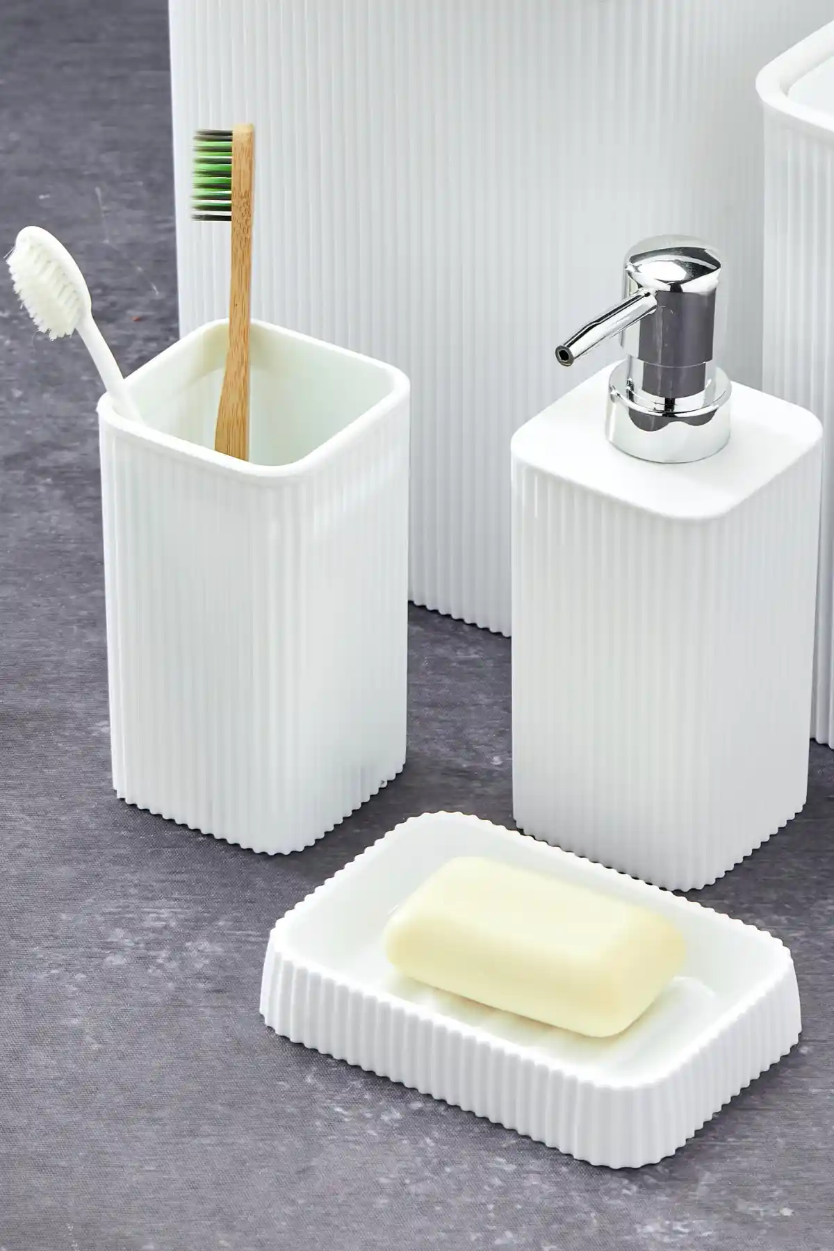 Homie Line 3 Parça Kare Lavabo Banyo Seti modern ve şık tasarımıyla banyonuzu yeniler