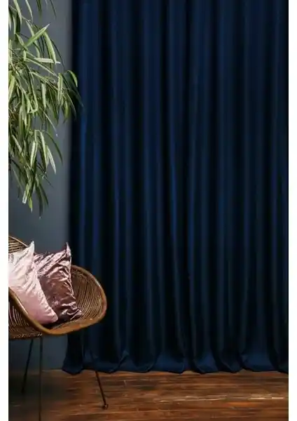 İ.D İpek Dokuma Lacivert Blackout Perde: Işık ve Isı Yalıtımı Sağlayan Modern Tasarım